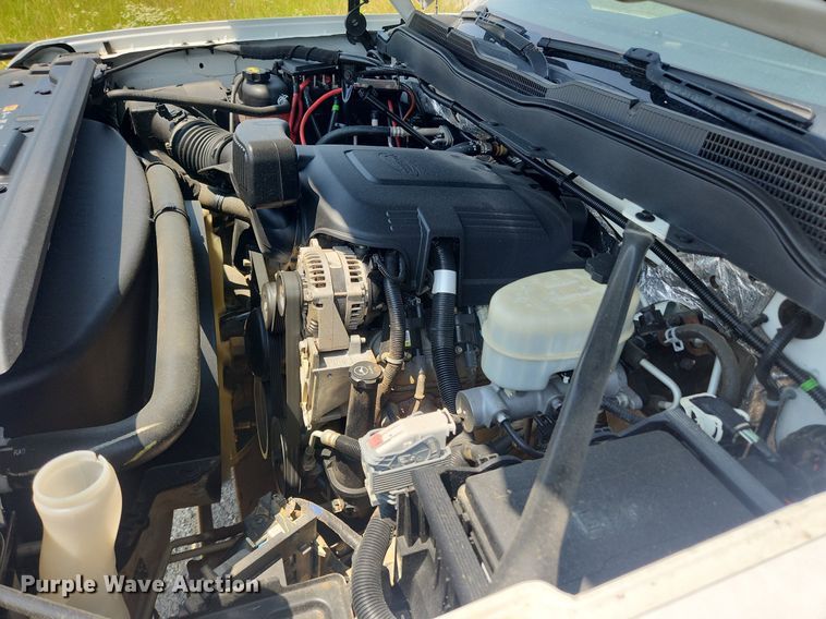 image for item LX9738 2016 Chevrolet Silverado 2500HD LS  Crew Cab flatbed pickup truck