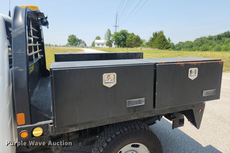 image for item LX9738 2016 Chevrolet Silverado 2500HD LS  Crew Cab flatbed pickup truck