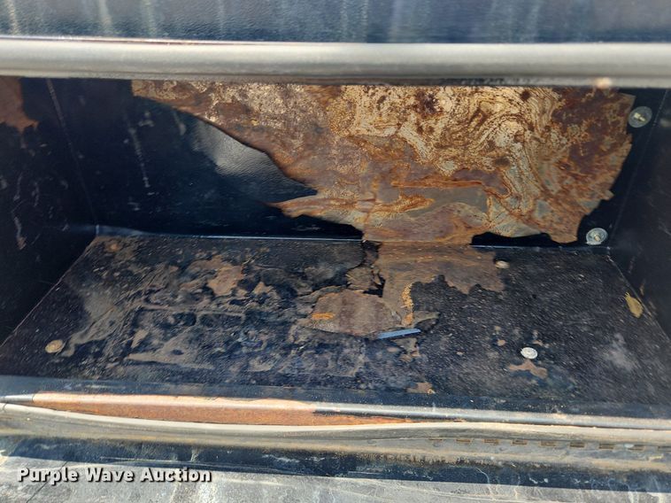 image for item LX9738 2016 Chevrolet Silverado 2500HD LS  Crew Cab flatbed pickup truck