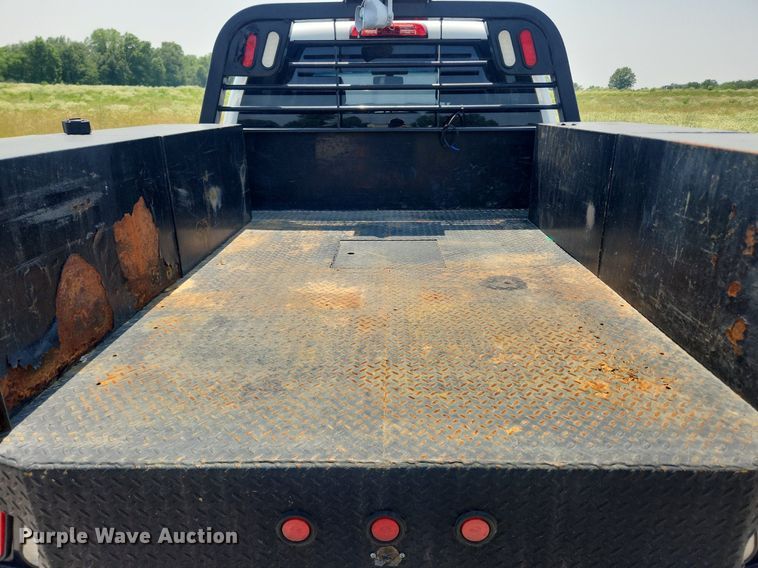 image for item LX9738 2016 Chevrolet Silverado 2500HD LS  Crew Cab flatbed pickup truck