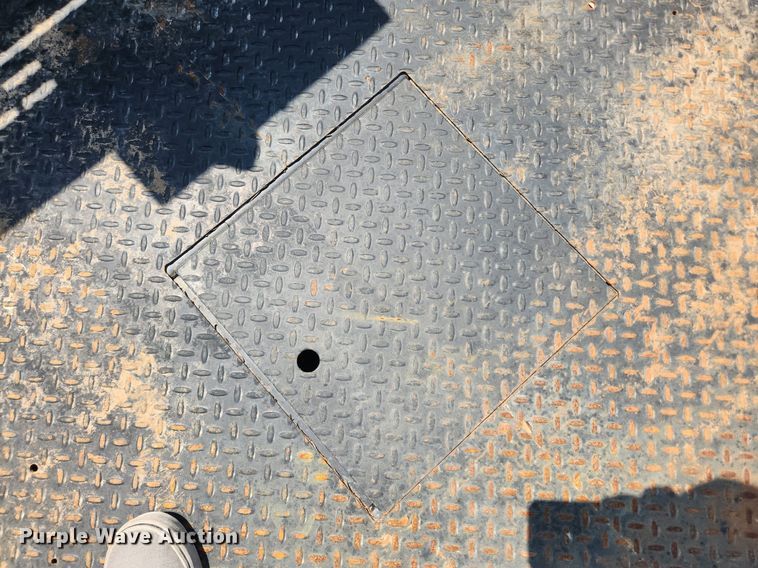 image for item LX9738 2016 Chevrolet Silverado 2500HD LS  Crew Cab flatbed pickup truck