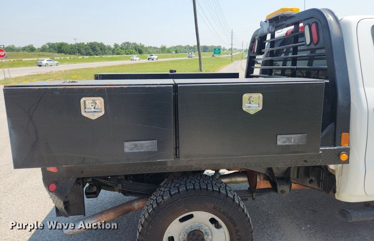 image for item LX9738 2016 Chevrolet Silverado 2500HD LS  Crew Cab flatbed pickup truck