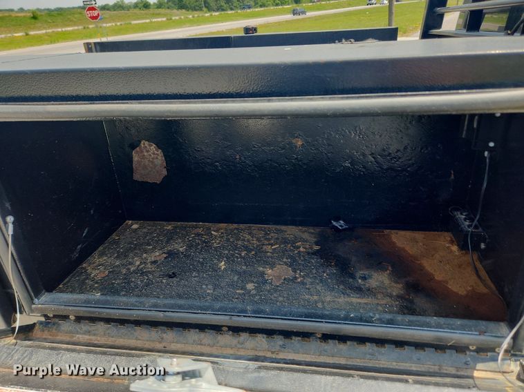 image for item LX9738 2016 Chevrolet Silverado 2500HD LS  Crew Cab flatbed pickup truck