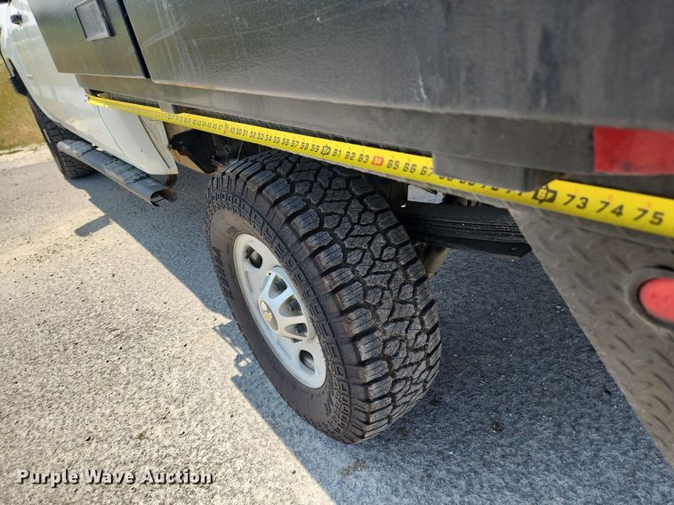 image for item LX9738 2016 Chevrolet Silverado 2500HD LS  Crew Cab flatbed pickup truck