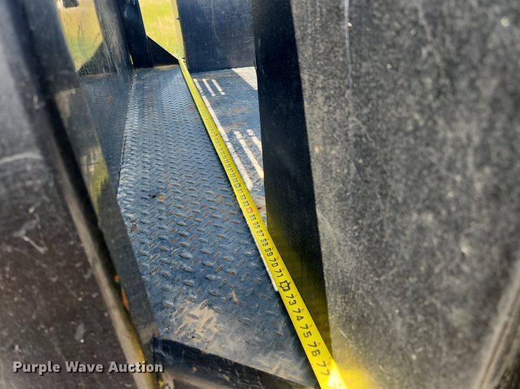 image for item LX9738 2016 Chevrolet Silverado 2500HD LS  Crew Cab flatbed pickup truck