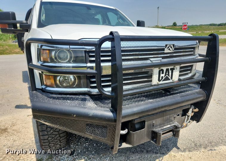 image for item LX9738 2016 Chevrolet Silverado 2500HD LS  Crew Cab flatbed pickup truck