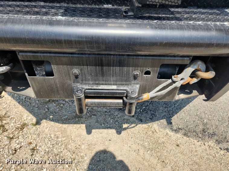 image for item LX9738 2016 Chevrolet Silverado 2500HD LS  Crew Cab flatbed pickup truck