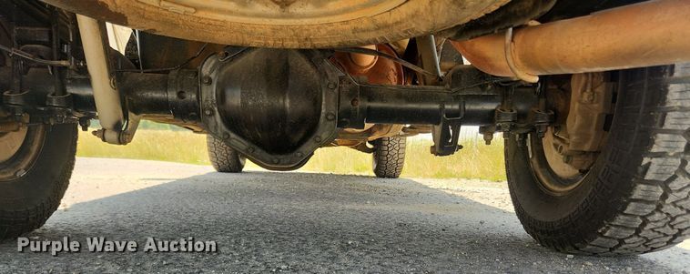 image for item LX9738 2016 Chevrolet Silverado 2500HD LS  Crew Cab flatbed pickup truck