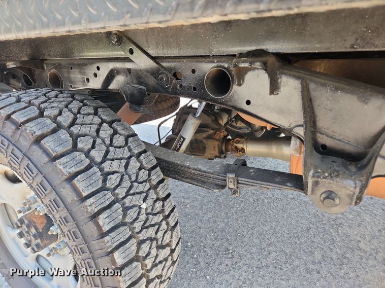 image for item LX9738 2016 Chevrolet Silverado 2500HD LS  Crew Cab flatbed pickup truck