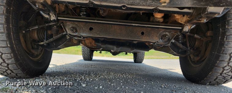 image for item LX9738 2016 Chevrolet Silverado 2500HD LS  Crew Cab flatbed pickup truck