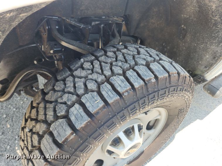 image for item LX9738 2016 Chevrolet Silverado 2500HD LS  Crew Cab flatbed pickup truck