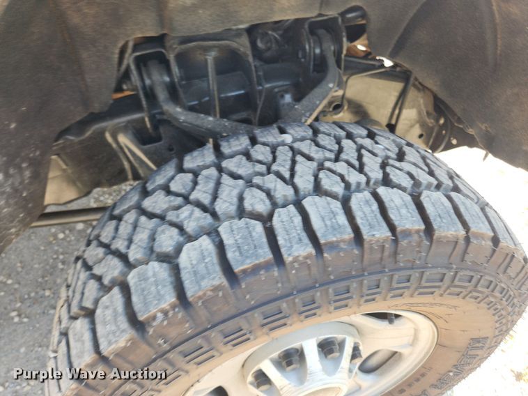 image for item LX9738 2016 Chevrolet Silverado 2500HD LS  Crew Cab flatbed pickup truck