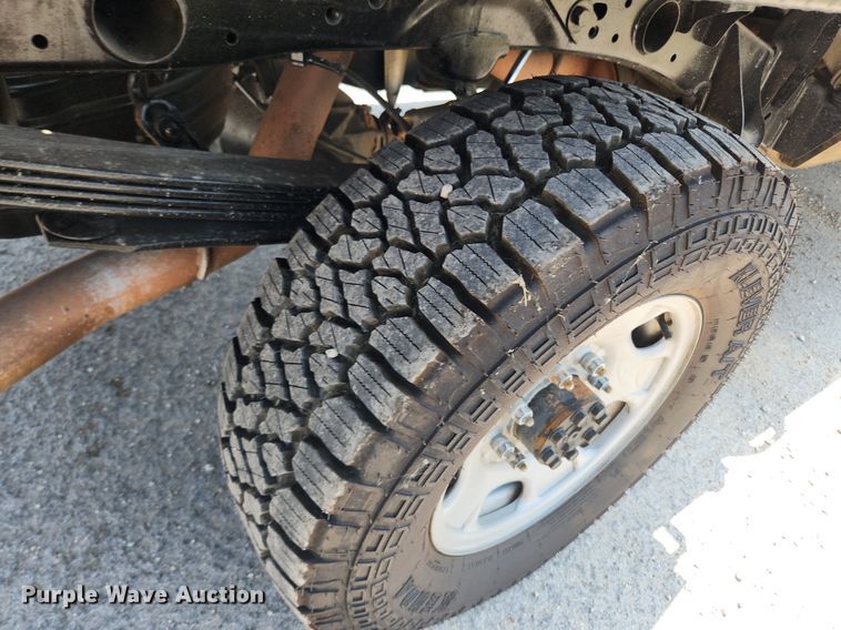 image for item LX9738 2016 Chevrolet Silverado 2500HD LS  Crew Cab flatbed pickup truck