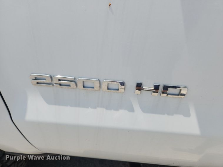 image for item LX9738 2016 Chevrolet Silverado 2500HD LS  Crew Cab flatbed pickup truck