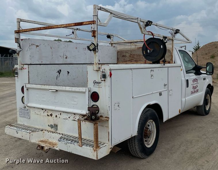 image for item LY9739 2003 Ford F250  utility bed pickup truck