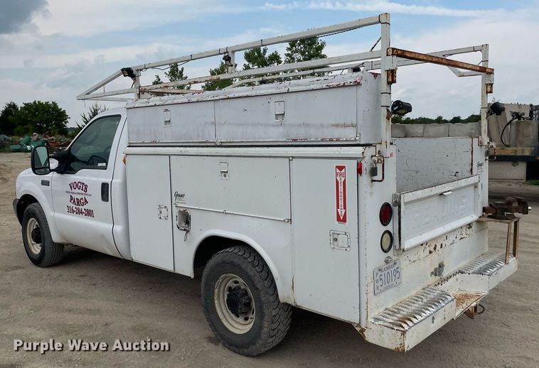 image for item LY9739 2003 Ford F250  utility bed pickup truck