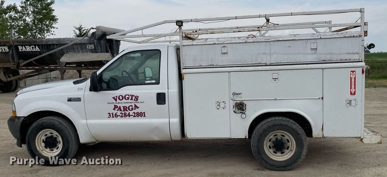 image for item LY9739 2003 Ford F250  utility bed pickup truck