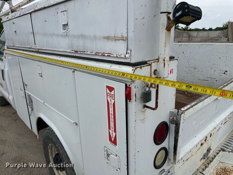 image for item LY9739 2003 Ford F250  utility bed pickup truck