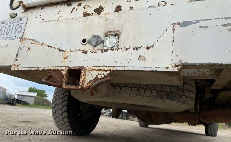 image for item LY9739 2003 Ford F250  utility bed pickup truck