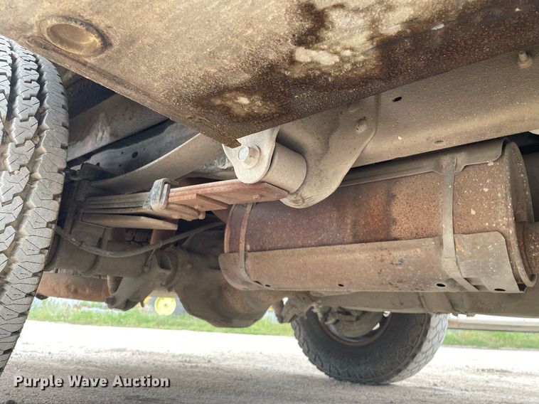 image for item LY9739 2003 Ford F250  utility bed pickup truck