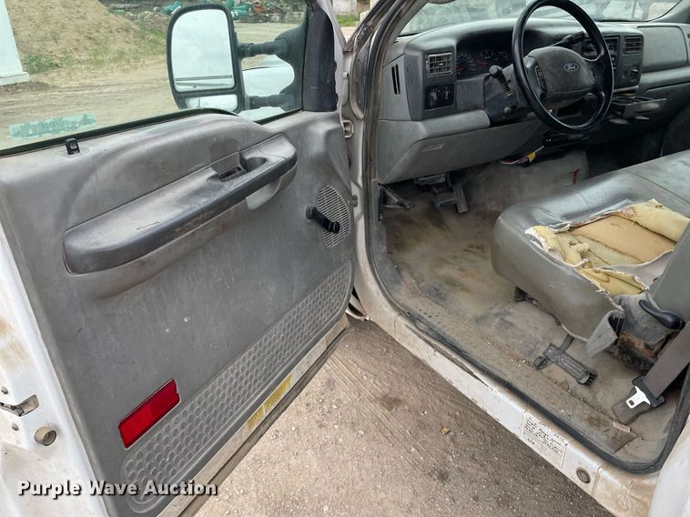 image for item LY9739 2003 Ford F250  utility bed pickup truck
