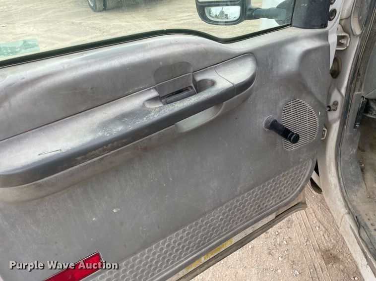 image for item LY9739 2003 Ford F250  utility bed pickup truck