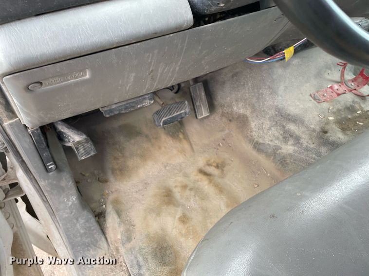 image for item LY9739 2003 Ford F250  utility bed pickup truck