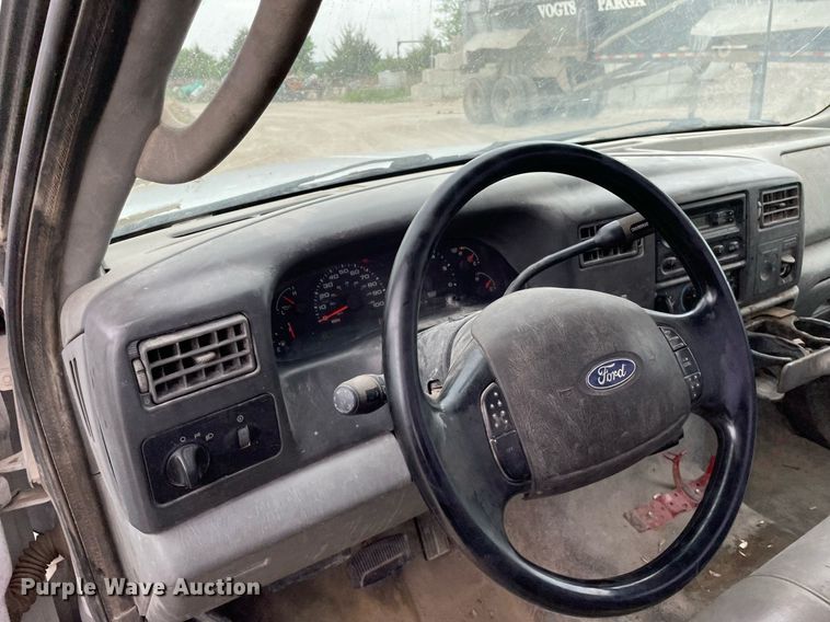 image for item LY9739 2003 Ford F250  utility bed pickup truck