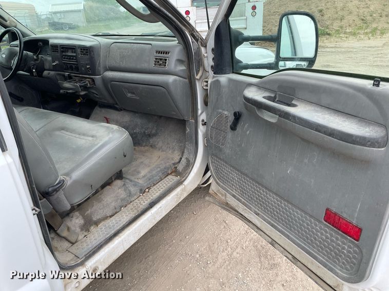 image for item LY9739 2003 Ford F250  utility bed pickup truck