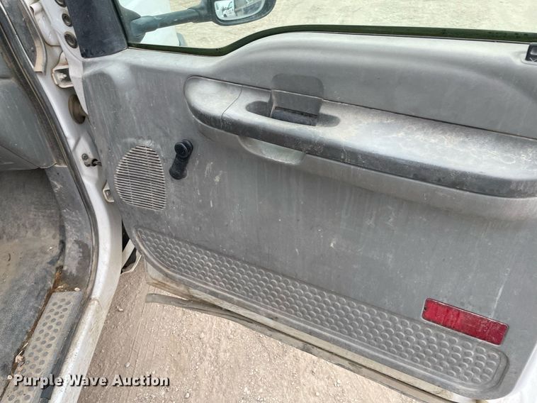 image for item LY9739 2003 Ford F250  utility bed pickup truck