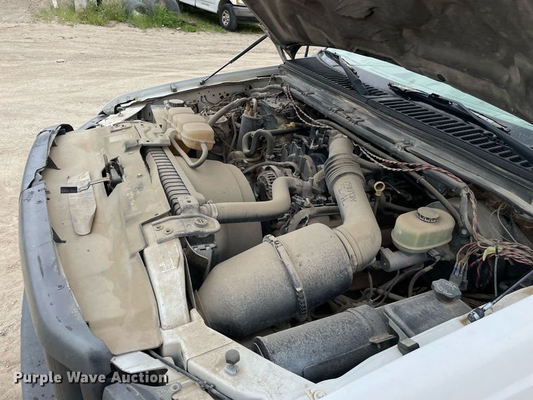 image for item LY9739 2003 Ford F250  utility bed pickup truck