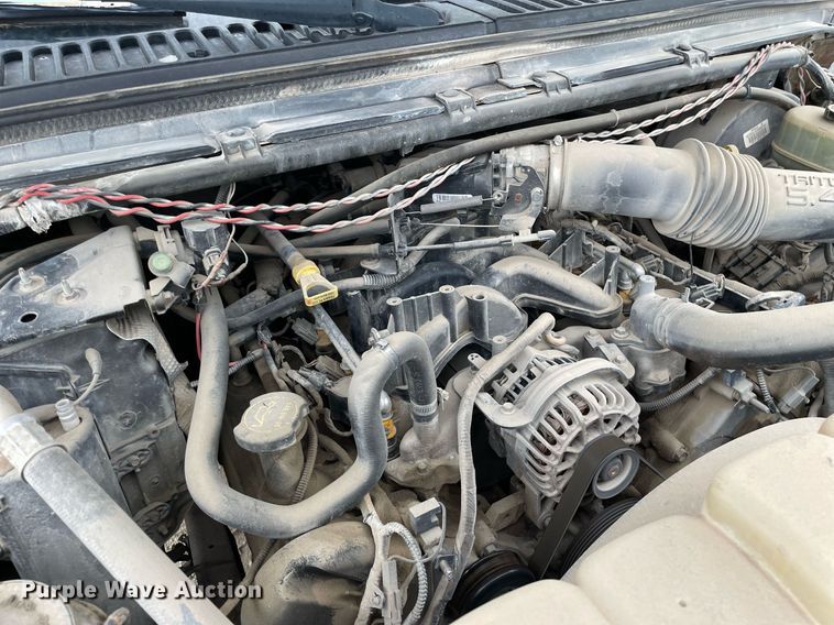 image for item LY9739 2003 Ford F250  utility bed pickup truck