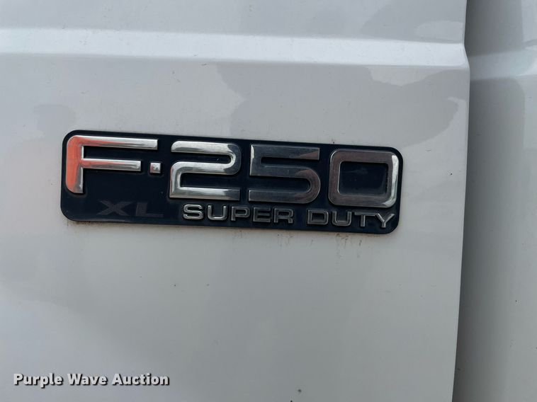 image for item LY9739 2003 Ford F250  utility bed pickup truck