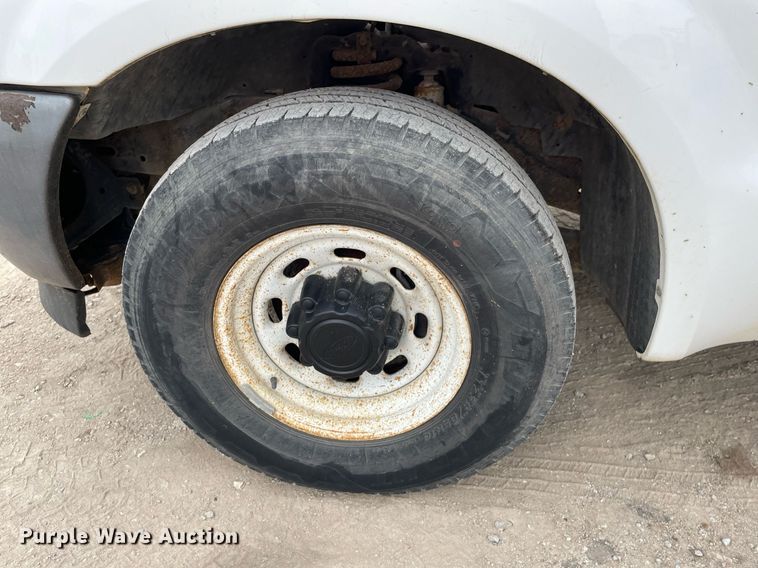 image for item LY9739 2003 Ford F250  utility bed pickup truck