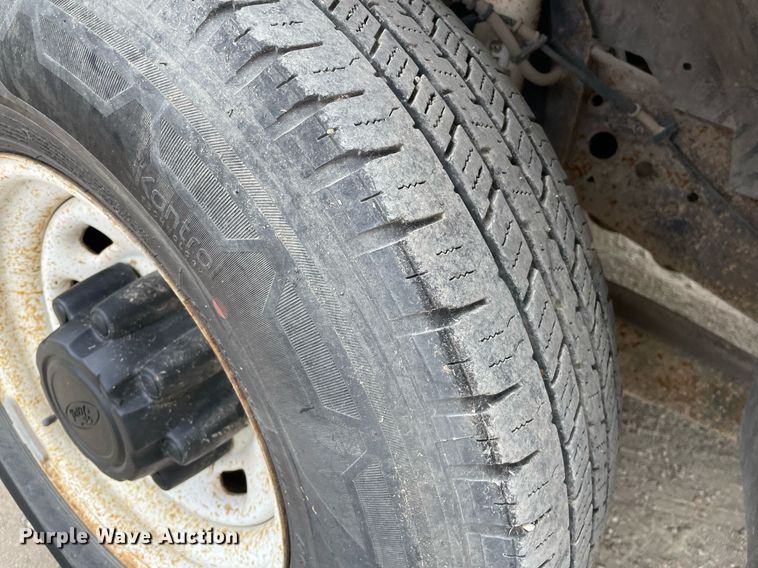 image for item LY9739 2003 Ford F250  utility bed pickup truck