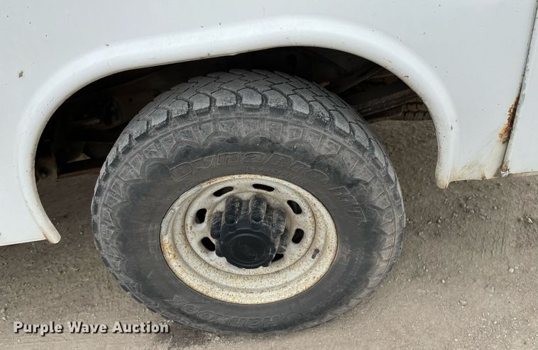 image for item LY9739 2003 Ford F250  utility bed pickup truck