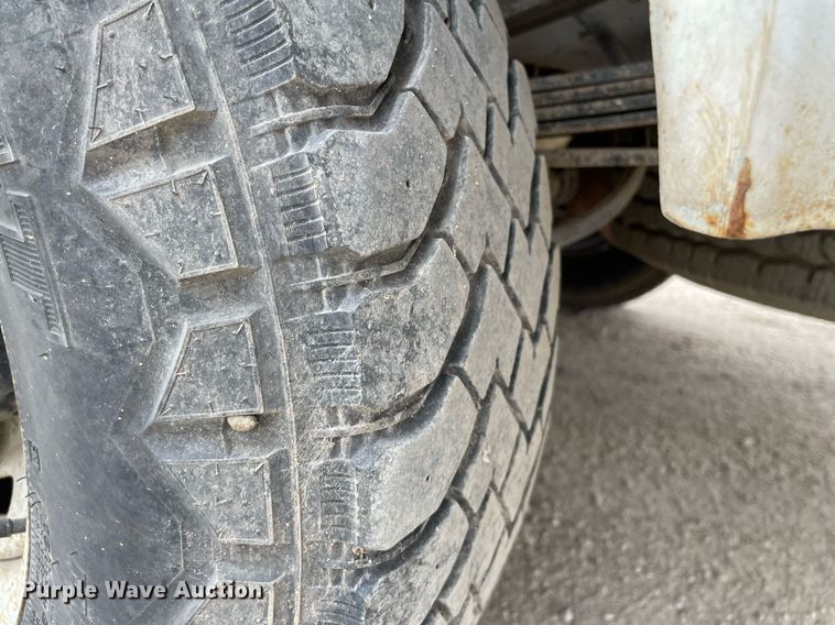 image for item LY9739 2003 Ford F250  utility bed pickup truck