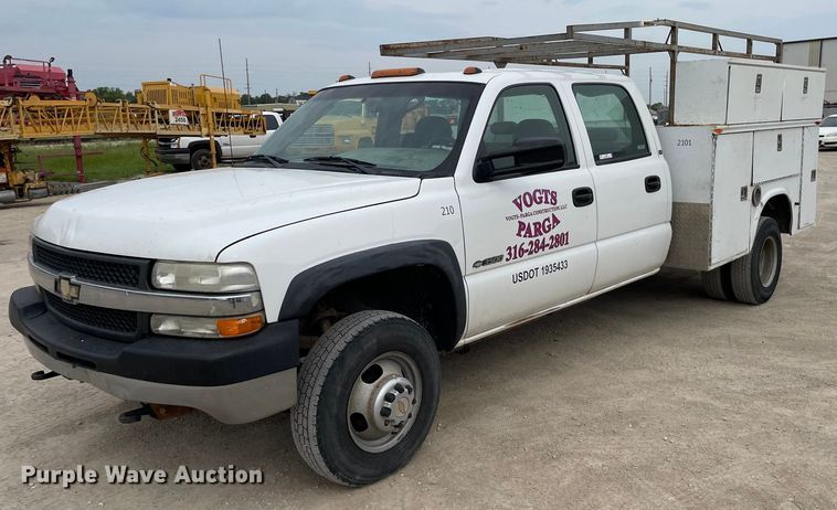image for item LY9740 2002 Chevrolet Silverado 3500  Crew Cab utility bed pickup truck