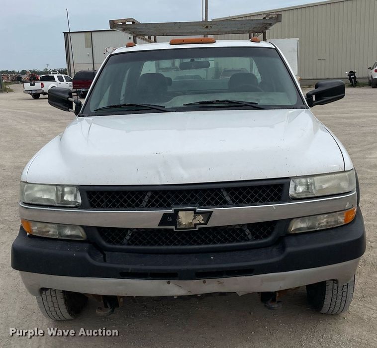 image for item LY9740 2002 Chevrolet Silverado 3500  Crew Cab utility bed pickup truck