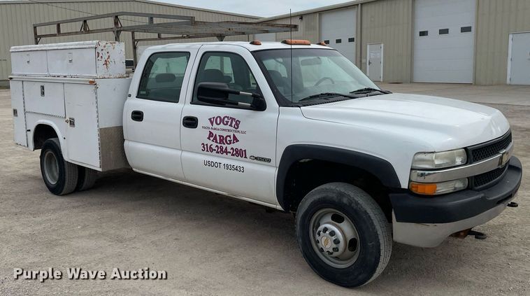 image for item LY9740 2002 Chevrolet Silverado 3500  Crew Cab utility bed pickup truck