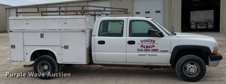 image for item LY9740 2002 Chevrolet Silverado 3500  Crew Cab utility bed pickup truck