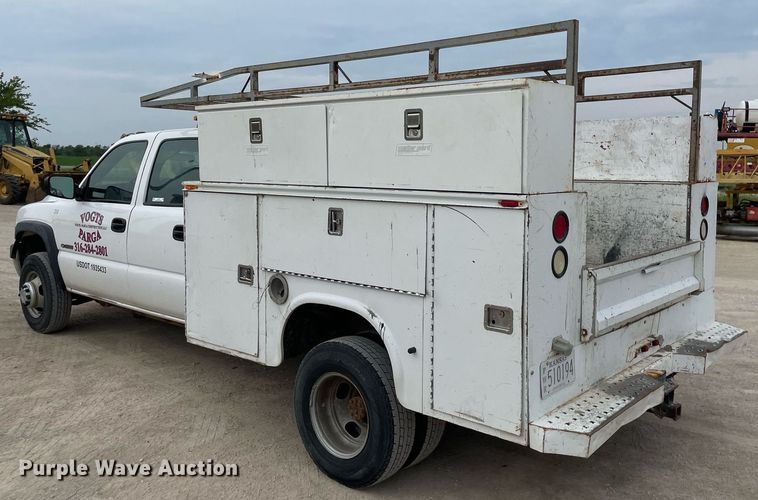 image for item LY9740 2002 Chevrolet Silverado 3500  Crew Cab utility bed pickup truck