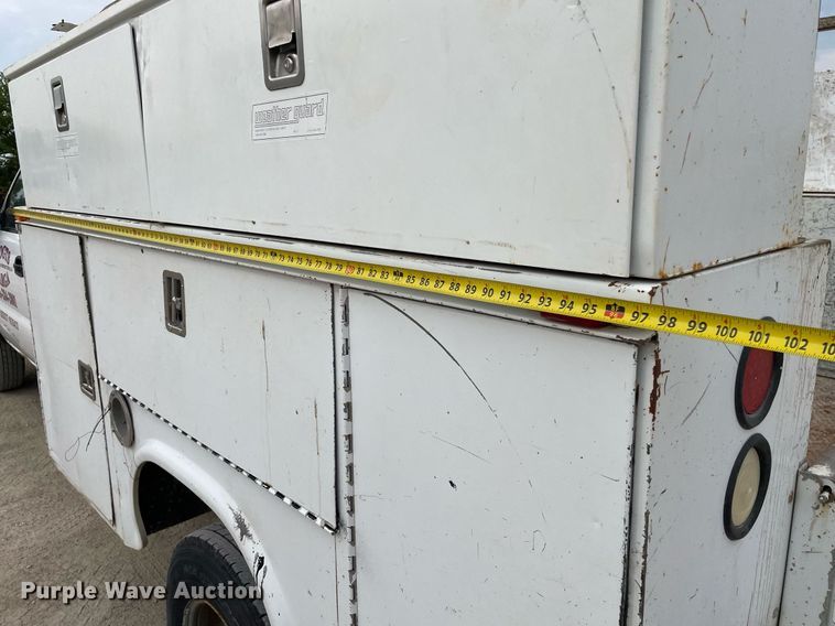 image for item LY9740 2002 Chevrolet Silverado 3500  Crew Cab utility bed pickup truck