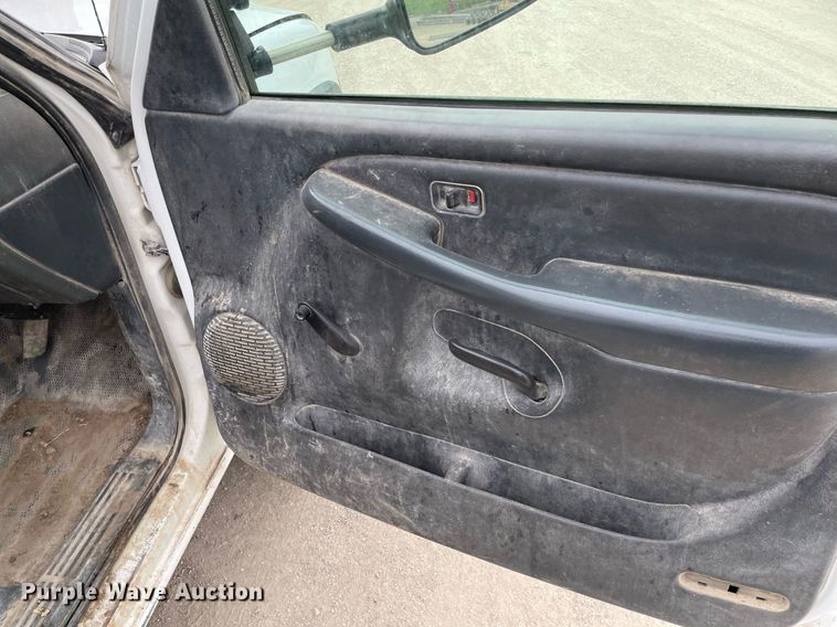 image for item LY9740 2002 Chevrolet Silverado 3500  Crew Cab utility bed pickup truck