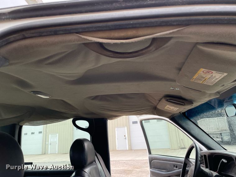 image for item LY9740 2002 Chevrolet Silverado 3500  Crew Cab utility bed pickup truck