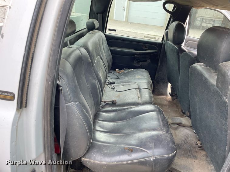 image for item LY9740 2002 Chevrolet Silverado 3500  Crew Cab utility bed pickup truck