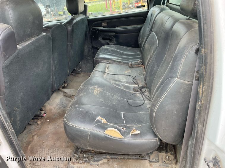 image for item LY9740 2002 Chevrolet Silverado 3500  Crew Cab utility bed pickup truck