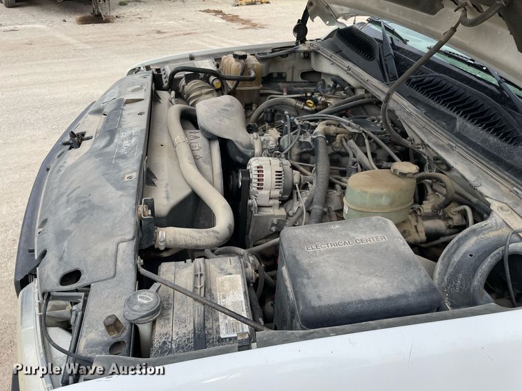 image for item LY9740 2002 Chevrolet Silverado 3500  Crew Cab utility bed pickup truck