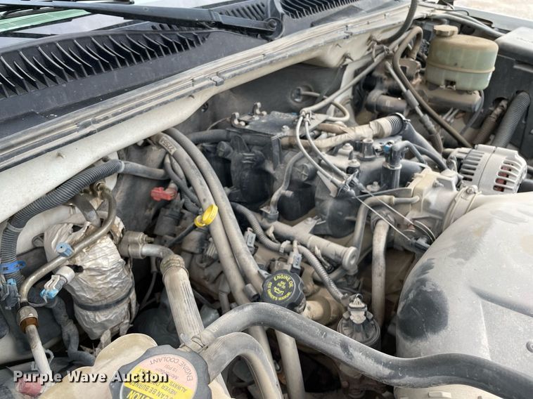 image for item LY9740 2002 Chevrolet Silverado 3500  Crew Cab utility bed pickup truck