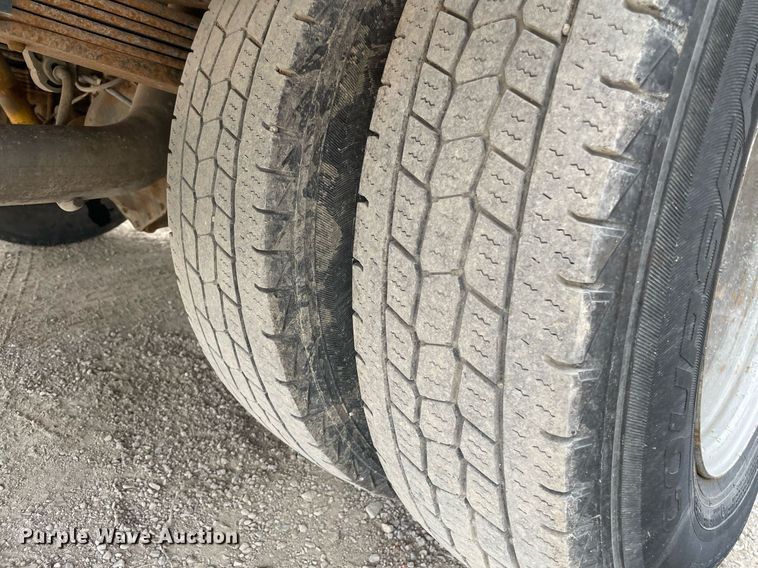 image for item LY9740 2002 Chevrolet Silverado 3500  Crew Cab utility bed pickup truck